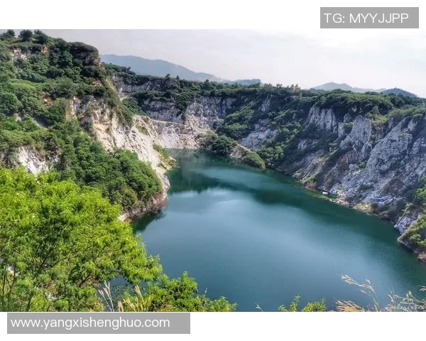 河床与波诺特山丘的奇妙对话探索自然与人文的交融之美